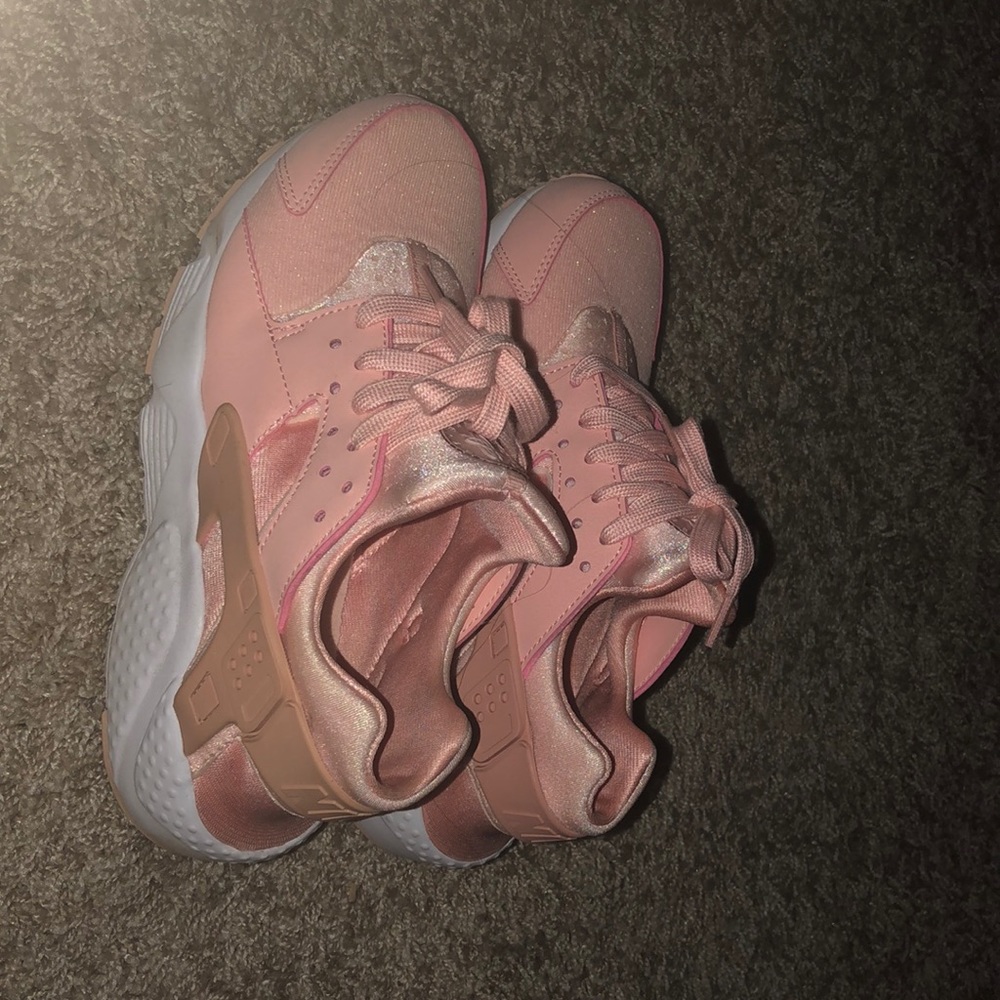 Nike hurache pink shoes